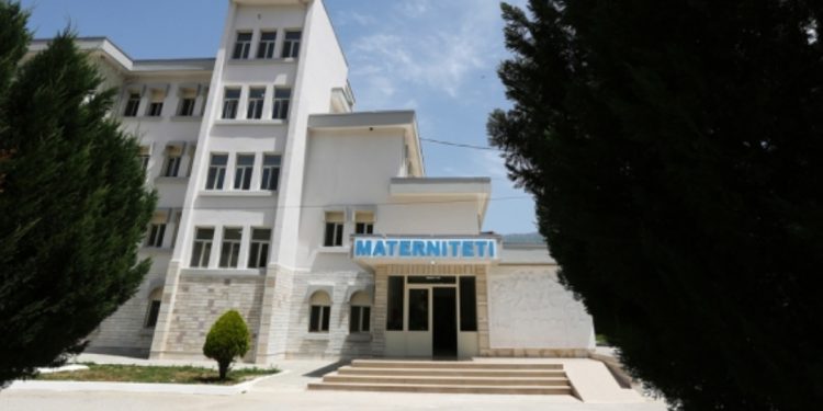 Bie frikshëm numri i lindjeve, ky qytet renditet i fundit në Shqipëri…