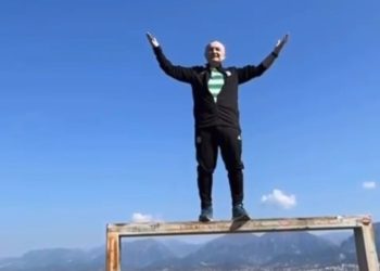 VIDEO LAJM/ Ilir Meta shfaqet në majë të hekurave, papritur ka një…