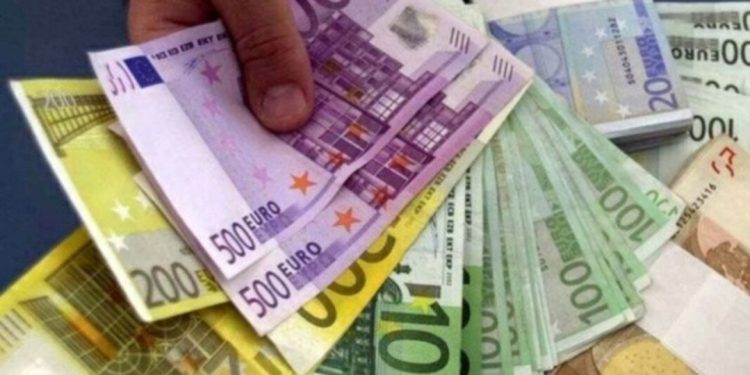 E FUNDIT – Ndryshon kursi i këmbimit, çfarë ndodh në ditën e fundit të muajit me Euron dhe…