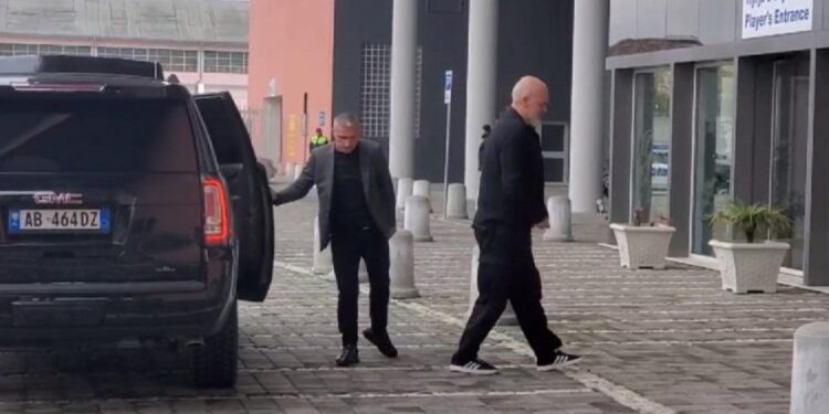 Rama mbërrin në Shkodër, BEFASIA: Kush ishte i pranishëm TJETËR veç socialistëve…