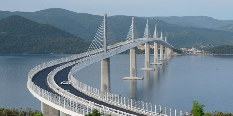 “Shkurton rrugën”/ Gati projekti 20 mln euro! Ura gjigante që lidh Shqipërinë…