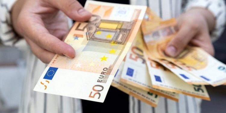 E FUNDIT – Ndryshon kursi i këmbimit, çfarë ndodhi në fillim të javës me Euron e Dollarin…