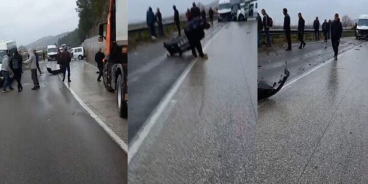LAJM I FUNDIT – Aksident i rëndë në Elbasan, përplasen tre furgonë dhe një trajler…
