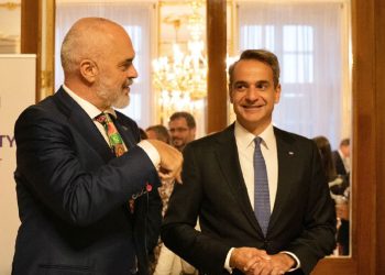 Ndryshon mendje/ Mitsotakis tërhiqet nga kërcënimet për Shqipërinë, rruga drejt BE…