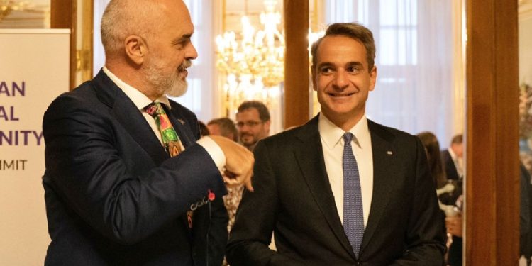 Ndryshon mendje/ Mitsotakis tërhiqet nga kërcënimet për Shqipërinë, rruga drejt BE…