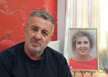“Me thikë në zemër”, Agron Llakaj flet pas vdekjes së bashkëshortes: Sëmundja doli…