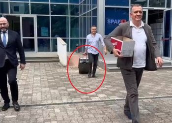 Çfarë ndodhi?! Ish-ministri Ilir Beqaj del me valixhe nga zyrat e SPAK-ut…