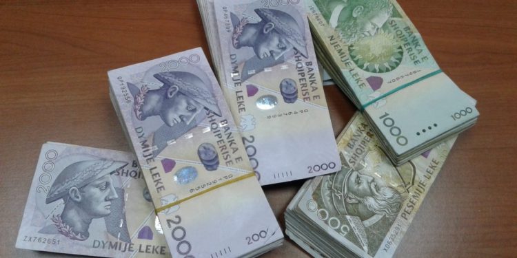 Eksperti llogarit ‘minimumin jetik’, ja sa EURO i duhen një familje me 4 persona në Shqipëri…