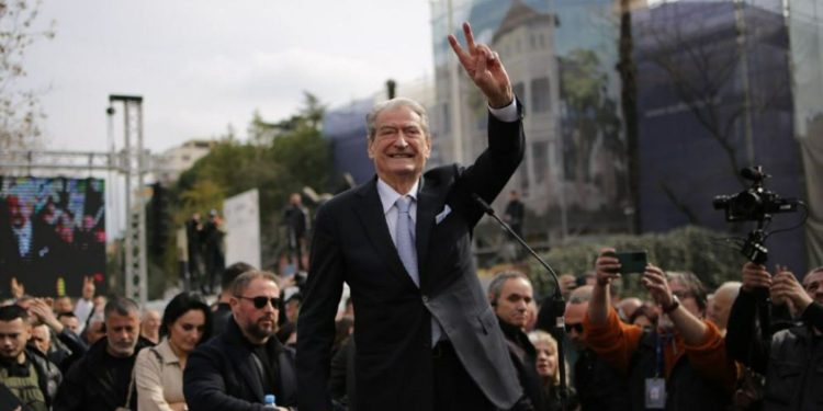 Po i “digjet” mandati, Zv/ministja: “Berisha, edhe dy javë deputet! Prisni që…