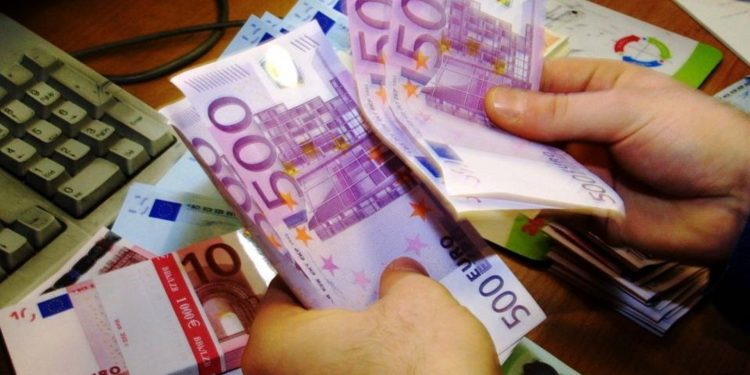E FUNDIT: Nuk ndalet ULJA! EURO vazhdon drejt “greminës”/ Çfarë ka ndodhur sot…