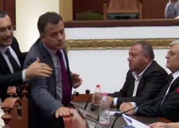 EMRAT/ Kaosi në Kuvend, kush janë 5 deputetët e Sali Berishës që do të ndëshkohen…