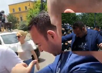 Protesta shkon keq! Dëmtohet Klevis Balliu, shikoni momentin kur…