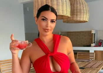 FOTO/ Një mama shumë seksi! Zaimina Vasjari “çmend” të gjithë, del e zhveshur në…