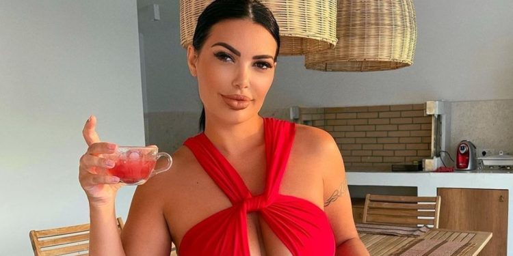 FOTO/ Një mama shumë seksi! Zaimina Vasjari “çmend” të gjithë, del e zhveshur në…