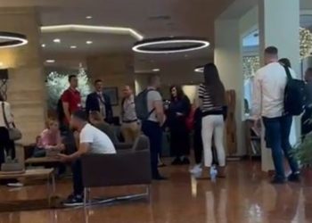 Si kurrë më parë! Hotelet e Tiranës plot me turistë të huaj, shikoni…