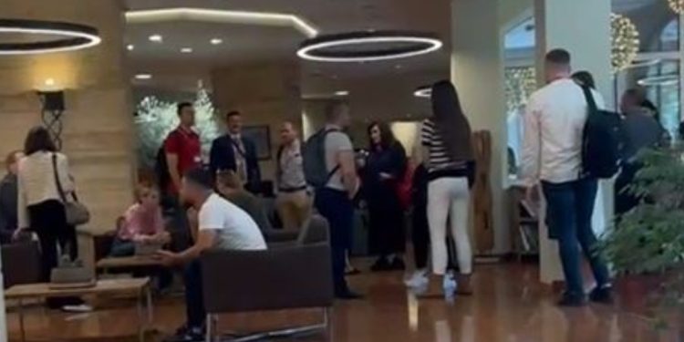 Si kurrë më parë! Hotelet e Tiranës plot me turistë të huaj, shikoni…