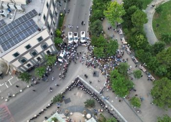 Pamje me dron/ Dështon protesta e Berishës para Bashkisë së Tiranës, shikoni…