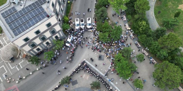 Pamje me dron/ Dështon protesta e Berishës para Bashkisë së Tiranës, shikoni…