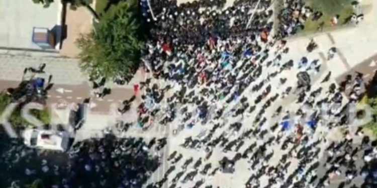 Pamjet me dron/ Dështon protesta e Berishës, vetëm një “grusht” militantësh…