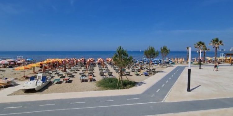 Sezoni nis i vakët në Durrës! Shkak bëhen çmimet e larta të hoteleve dhe…