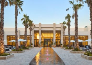 Drejtori i hotelit gjigant me “5 yje” në Shqipëri: Këtë vit synojmë 40 mijë turistë…