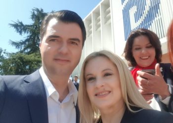E konfirmon vetë/ Kush është deputetja e parë që i largohet Bashës dhe i bashkohet Berishës…