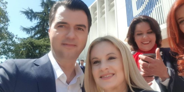 E konfirmon vetë/ Kush është deputetja e parë që i largohet Bashës dhe i bashkohet Berishës…