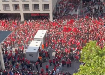 Pamje FANTASTIKE! Tifozët Shqiptarë pushtojnë Gjermaninë, mediat italiane po çmenden nga…