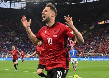 Mbyllet ankandi/ Fanella e Nedim Bajramit shitet për shumën “marramendëse”