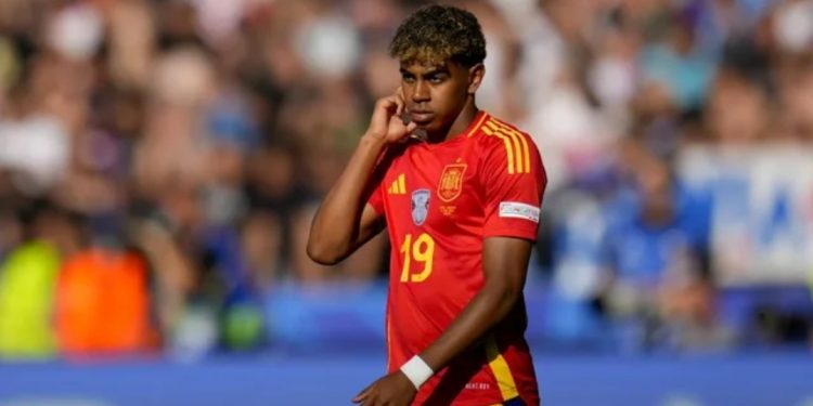 Shqiptarët ngacmojnë yllin 16-vjeçar të Spanjës: T’i bëjmë ne detyrat e shkollës, vetëm mos na…