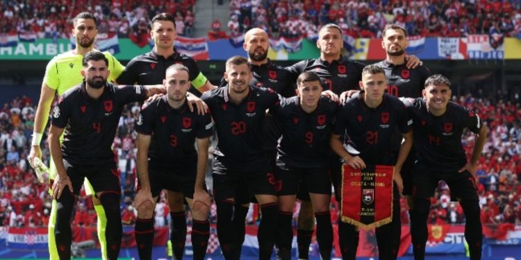 LAJM I FUNDIT/ Shqipëria për “jetë a vdekje”, Sylvinho BEFASON me formacionin, ul në stol…