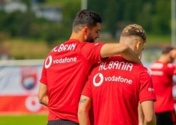 Broja “shigjeton” Silvinjon, mesazh Muçit: Koha jote do të vijë…