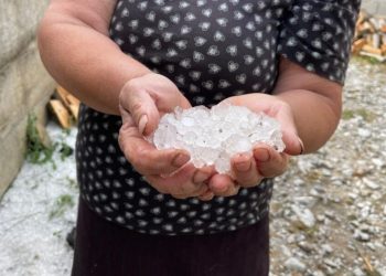 Kapriçot e motit/ E FUNDIT: 30 minuta breshër! Shkatërron gjithçka në këtë zonë të Shqipërisë…