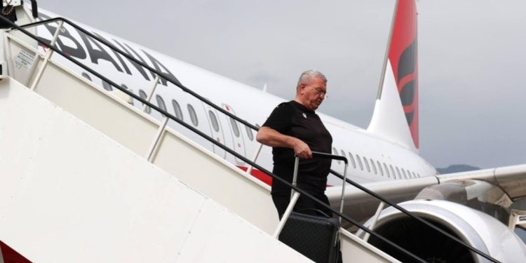 Turpërimi që Armand Duka i bëri Kombëtares në Rinas: Vetë kaloi te “VIP Area”, kurse lojtarët…