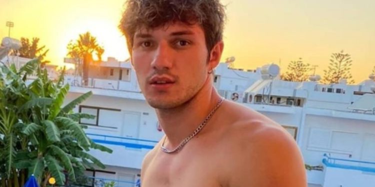 Kush është Shqiptari që “çmendi” grekët, shpallet fitues i “reality show” më të ndjekur…