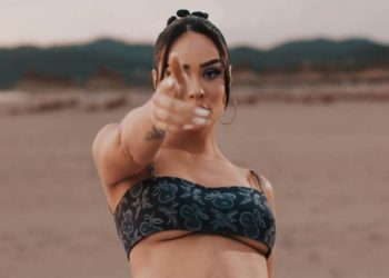 Të pasmet e Xhensilës do t’ju lënë pa fjalë/ Fotoja që po “djeg” rrjetin…