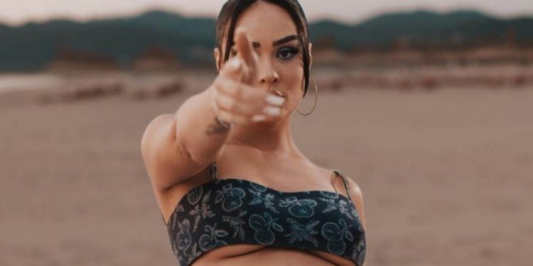 Të pasmet e Xhensilës do t’ju lënë pa fjalë/ Fotoja që po “djeg” rrjetin…