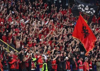 Nuk është ajo e Brojës! Ja fanella kuqezi më e kërkuar në ankand, tifozët paguajnë…