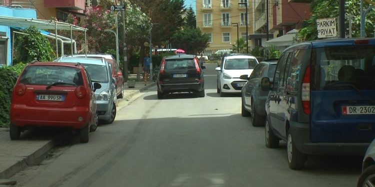 Veliaj tregon VENDIMIN e fundit: Do të hiqen makinat e parkuara në lagjet e Tiranës…