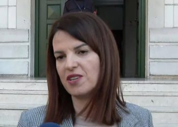 “Ashpërsohet ligji”/ Ministrja paralajmëron “masa të forta” ndaj mjekëve, çfarë pritet…