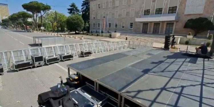 Ç’po ndodh në blevardin para Kryeministrisë/ Kamera sigurie, 1200 efektivë dhe…