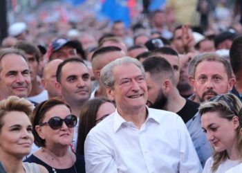 Kush është deputeti që “tradhton” Bashën, i bashkohet protestës së Berishës