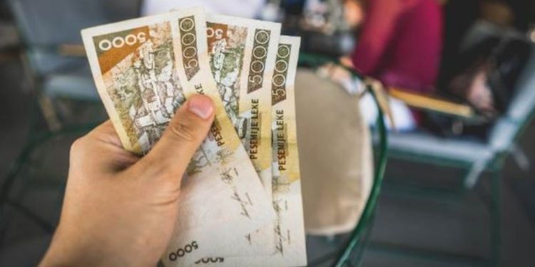 LAJM I MIRË/ Pas rritjes së pagave, hapen vende të lira pune në shtet, ja kriteret…