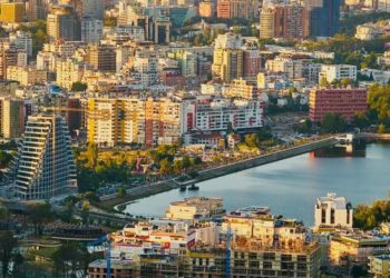 Çdo shqiptar tani është automatikisht 1300 euro më i pasur