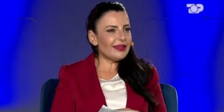 “Mbi 110 vite burg dhe internime”/ Balluku me lot në sy: Babai im s’ka qenë…