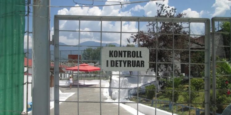 Mbyllet përfundimisht burgu i grave “Ali Demi”, të paraburgosurat transportohen në…