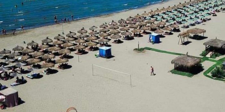 Sa vjen e bëhet me i populluar! Ky është PLAZHI që preferohet për veti kurative dhe…