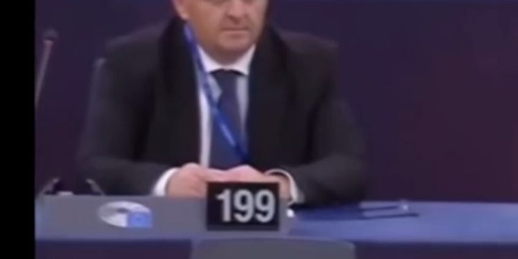 VIDEO/ Beleri është bërë me “hije” në burg, shikoni si trembet në Parlamentin Europian
