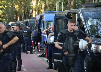 Protesta e Berishës, shikoni çfarë po ndodh rreth godinës së Kryeministrisë…