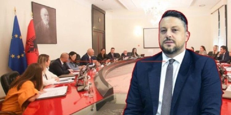 “Prapaskenat” e përplasjes brenda kabinetit qeveritar/ Kush është “kurban” i parë, nuk pranoi që…